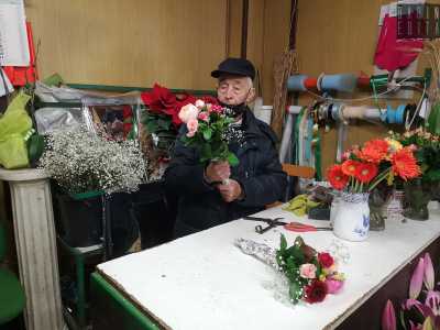 Ad accoglierci, all�interno del locale dall�aspetto antico, � l�87enne Giuseppe Bonasia